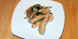 Recette de poulet aux touches asiatiques sur nouilles de riz